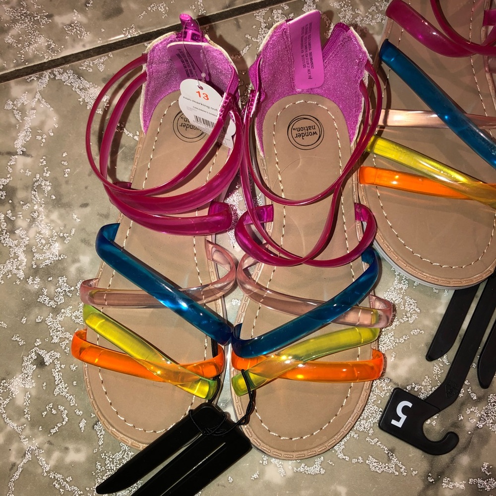NWT GIRLS RAINBOW STRAP SANDALS - Picture 3 of 7